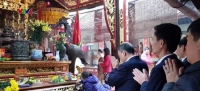 4 can bo giao vien bi xem xet ky luat vi di le trong gio hanh chinh