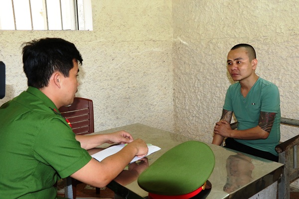 bat nhom tin dung den hanh hung giam giu con no cuong doat tai san