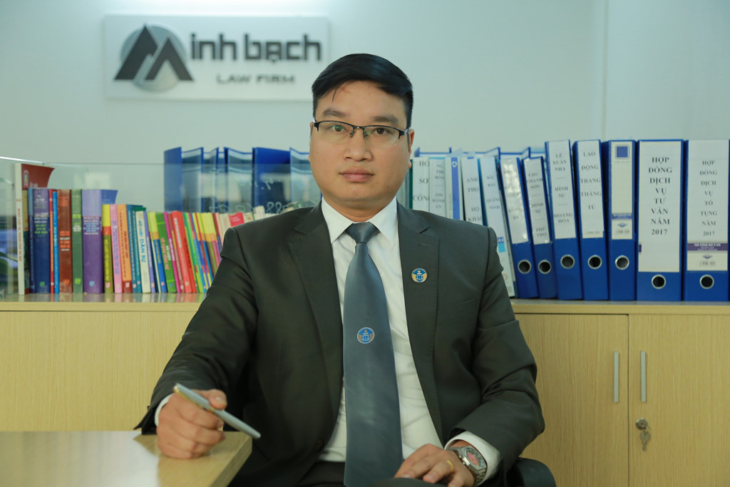 muc an nao cho 5 bi can sat hai nu sinh di giao ga