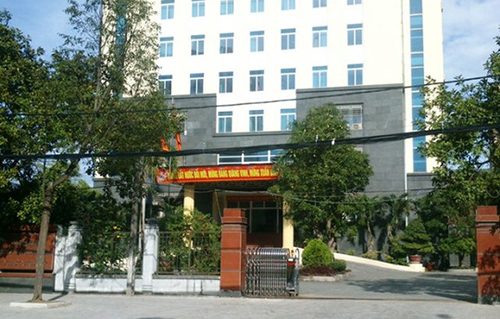 can bo tai nguyen bi dinh chi cong tac de lam ro viec voi tien doanh nghiep