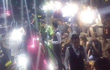 Cảnh sát đưa chó nghiệp vụ bao vây quán bar ở Sài Gòn