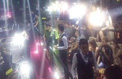 Cảnh sát đưa chó nghiệp vụ bao vây quán bar ở Sài Gòn