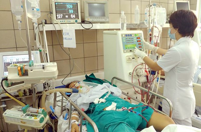 cong an ha noi khoi to vu 9 sinh vien ngo doc ruou