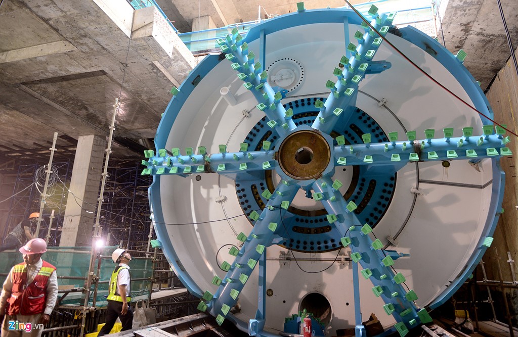 can canh robot hien dai khoan ham metro o sai gon