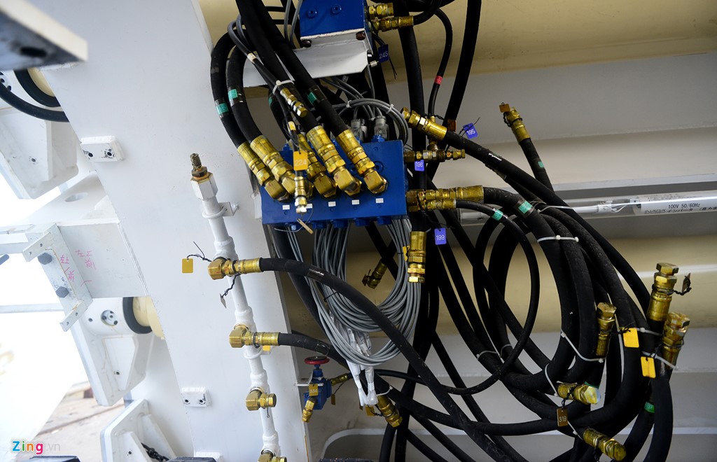 can canh robot hien dai khoan ham metro o sai gon
