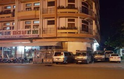 Chủ khách sạn nhốt xe thượng tá đòi tỉnh bồi thường 100 cây vàng