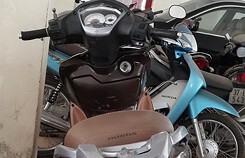 Thiếu phụ bóp cổ công an để người thân 'cướp' xe máy bị tạm giữ