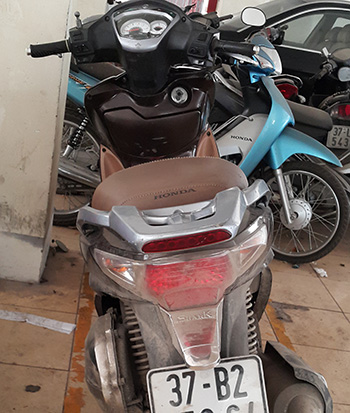 thieu phu bop co cong an de nguoi than cuop xe may bi tam giu