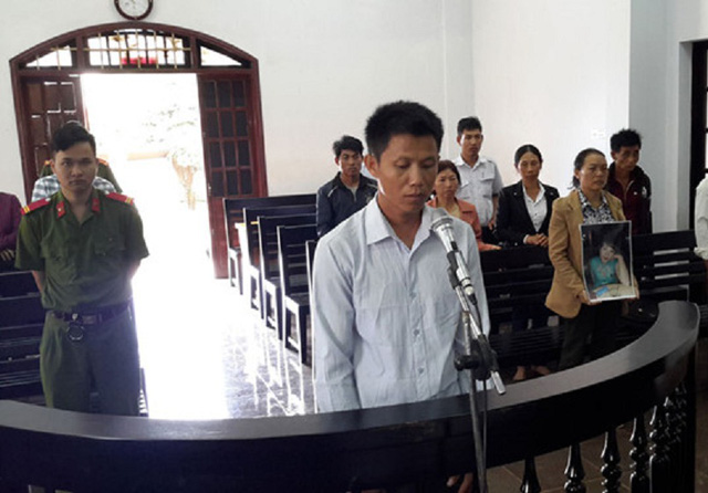 mau thuan tinh cam sat hai tai xe dang mang thai dua con cua minh