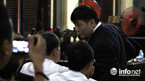 xu navibank luat su lon tieng cai chu toa canh sat xuat hien ngay truoc cua