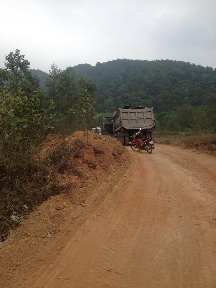 ha noi bi nguoi dan phan doi hoat dong tap ket dat mun rac phai tam dung