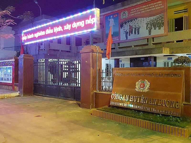 to mat 300 trieu dong khi cong an kham xet