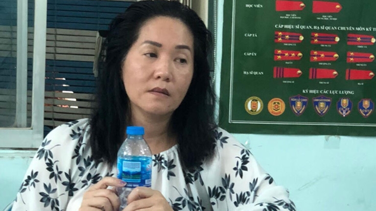 nu viet kieu bat coc 2 chau be doi chuoc 50000 usd khai gi