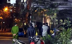 Công an đang khám xét nhà bị can Nguyễn Thanh Hóa