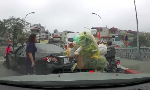 quay dau xe tren cau bi xu phat nhu the nao
