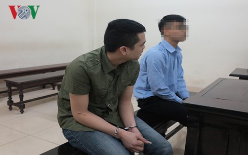 nam thanh nien bi to hiep dam nu nhan vien massage keu oan