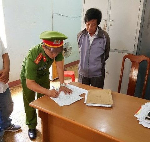 dak lak khoi to bat tam giam hieu truong nhan tien chay viec