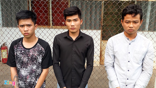 khoi to them 5 nghi pham danh tap the 2 canh sat den nhap vien cap cuu