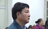 be trai 8 tuoi nghi bi cha duong ho danh tu vong