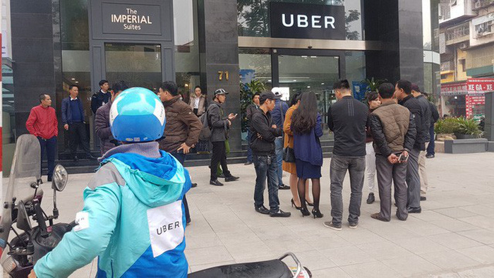 ai bao ve quyen loi cho lai xe uber tai viet nam