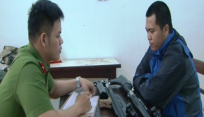 mua ban cac bo phan che sung hoi bi cong an tam giu