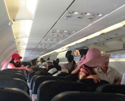 Khách nước ngoài tự ý đổi ghế, trộm 400 triệu trên máy bay