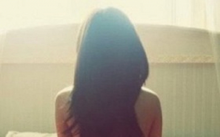 nu sinh lop 9 bi quay clip nong doa tong tien