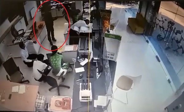 nghi pham cuop ngan hang tai tra vinh co di tat o chan