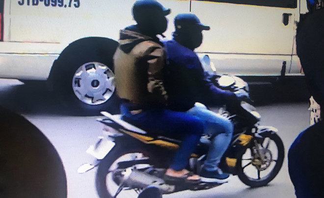 camera ghi hinh 2 nghi can vu cuop ngan hang o sai gon