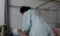 Người vợ bị chồng cũ tạt axit bỏng toàn thân: ‘Con không muốn anh ấy bị đi tù