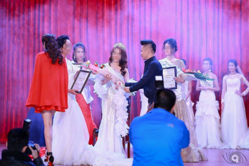 hoan phien toa xu hoa khoi dien vien trong duong day ban dam 2500 usd