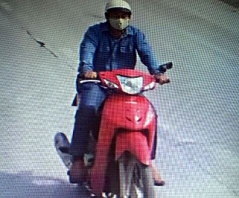 bat doi tuong nguoi trung quoc chuyen bam theo con moi roi ngan hang trom cap hang ty dong