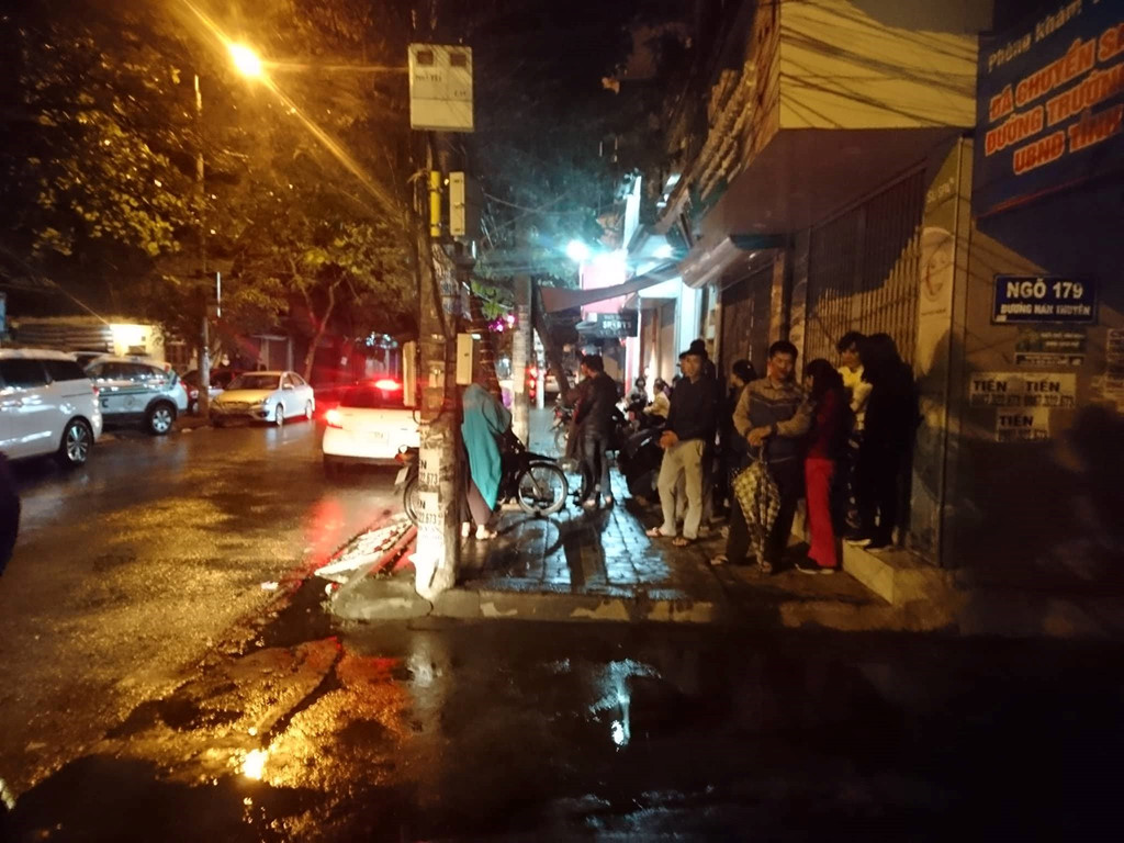nhieu canh sat xuat hien tai nha ong phan van vinh