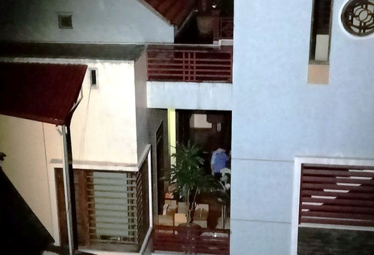 hang xom bat ngo khi ong phan van vinh bi bat kham nha