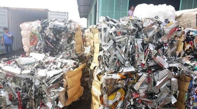 nhieu container phe lieu cam nhap khau muon chui vao viet nam