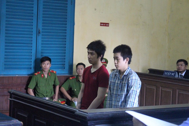 2 thanh thieu nien lua thieu nu den nha nghi hiep dam