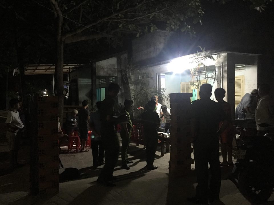 sau khi cai nhau con trai dam guc cha roi can duong khong cho dua di cap cuu