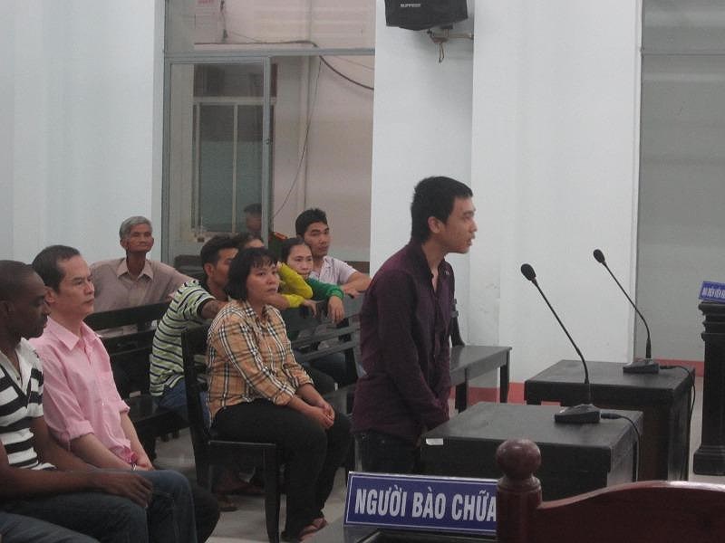 y an chung than dua chau giet mo xong bo di mua dam