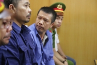 bat tam giam can bo trung tam phat trien quy dat huyen ve hanh vi nhan hoi lo