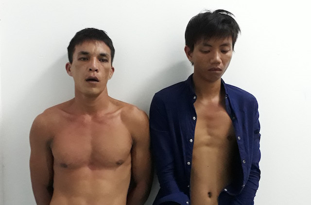 doi tuong cuop 3 con ga o mien tay rut sung doa ban cong an