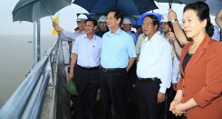 Nguyên Thủ tướng Nguyễn Tấn Dũng thăm các dự án tại Hải Phòng