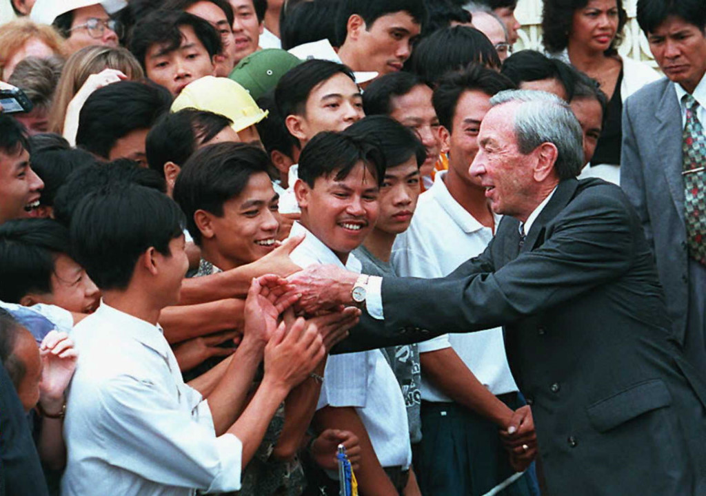 22 nam viet my tu cai bat tay cua bill clinton den bun cha obama