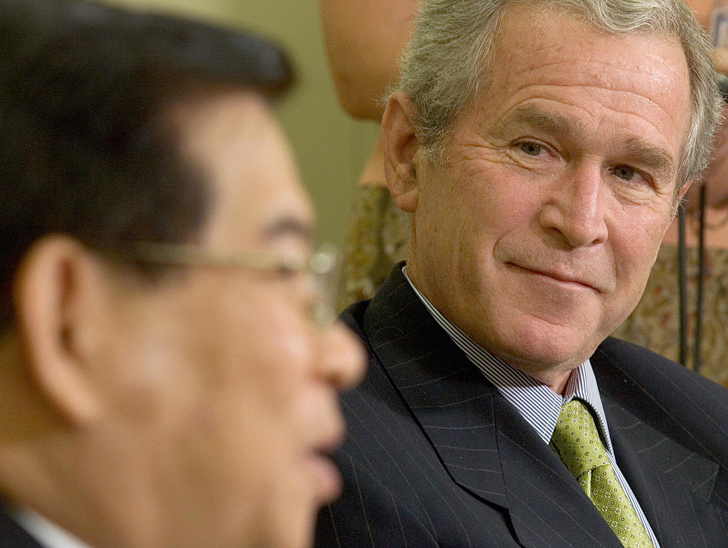 22 nam viet my tu cai bat tay cua bill clinton den bun cha obama