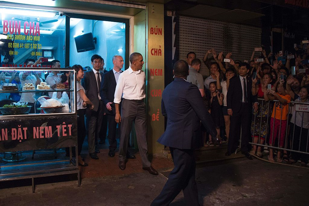 22 nam viet my tu cai bat tay cua bill clinton den bun cha obama