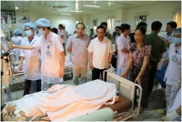 doi luong dong tien hoc cho con bat thanh nguoi phu nu rut dao dam chet ban than