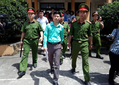 Gia đình nạn nhân bức xúc vì nguyên Giám đốc BV Hòa Bình không tới tòa