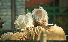 Người đàn ông 81 tuổi giết vợ, tạo hiện trường giả