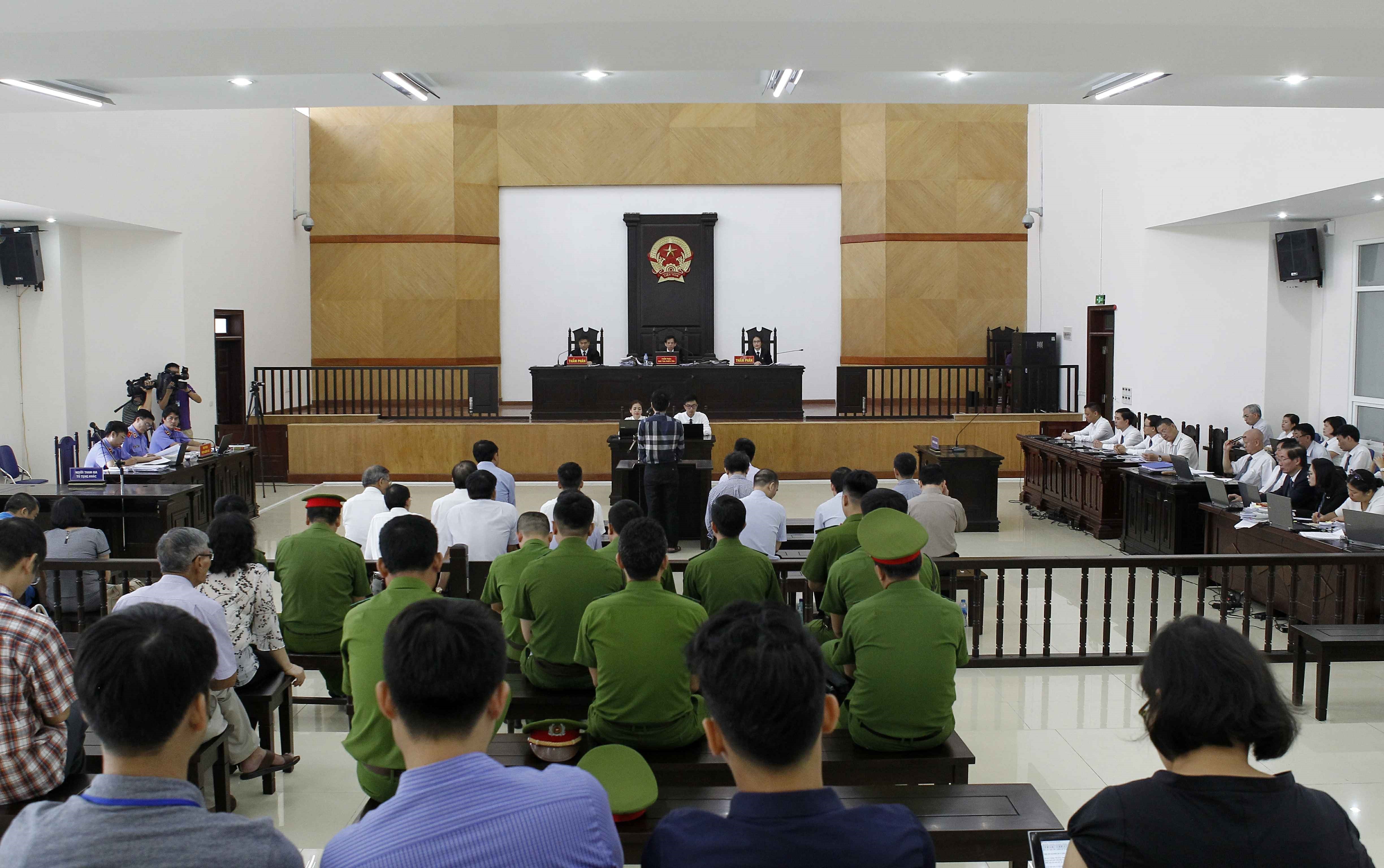 xet xu phuc tham ong dinh la thang sang 95 tgd choi nhan tien thi bi cao boi thuong