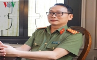 bi thu nguyen thien nhan xem xet trang bi ao giap cho hiep si duong pho