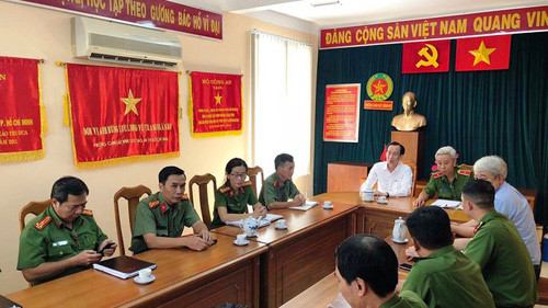 nghi can tai mun truc tiep dung dao tan cong nhom hiep si